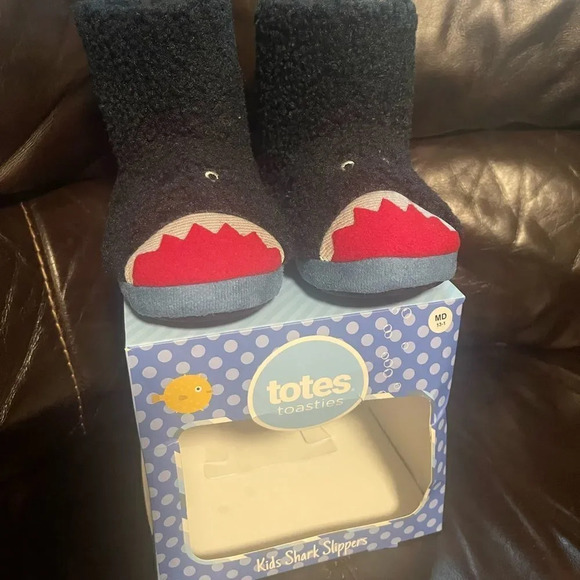 Totes toasties Blue Kid Shark Slipper boots Medium 13-1 - Picture 7 of 8